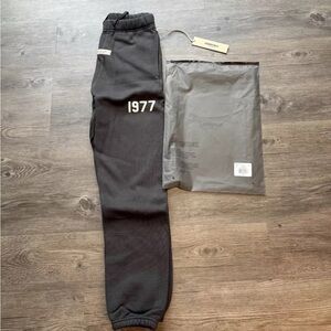 Fear of God Black Sweatpants with 1977 Print (xl)